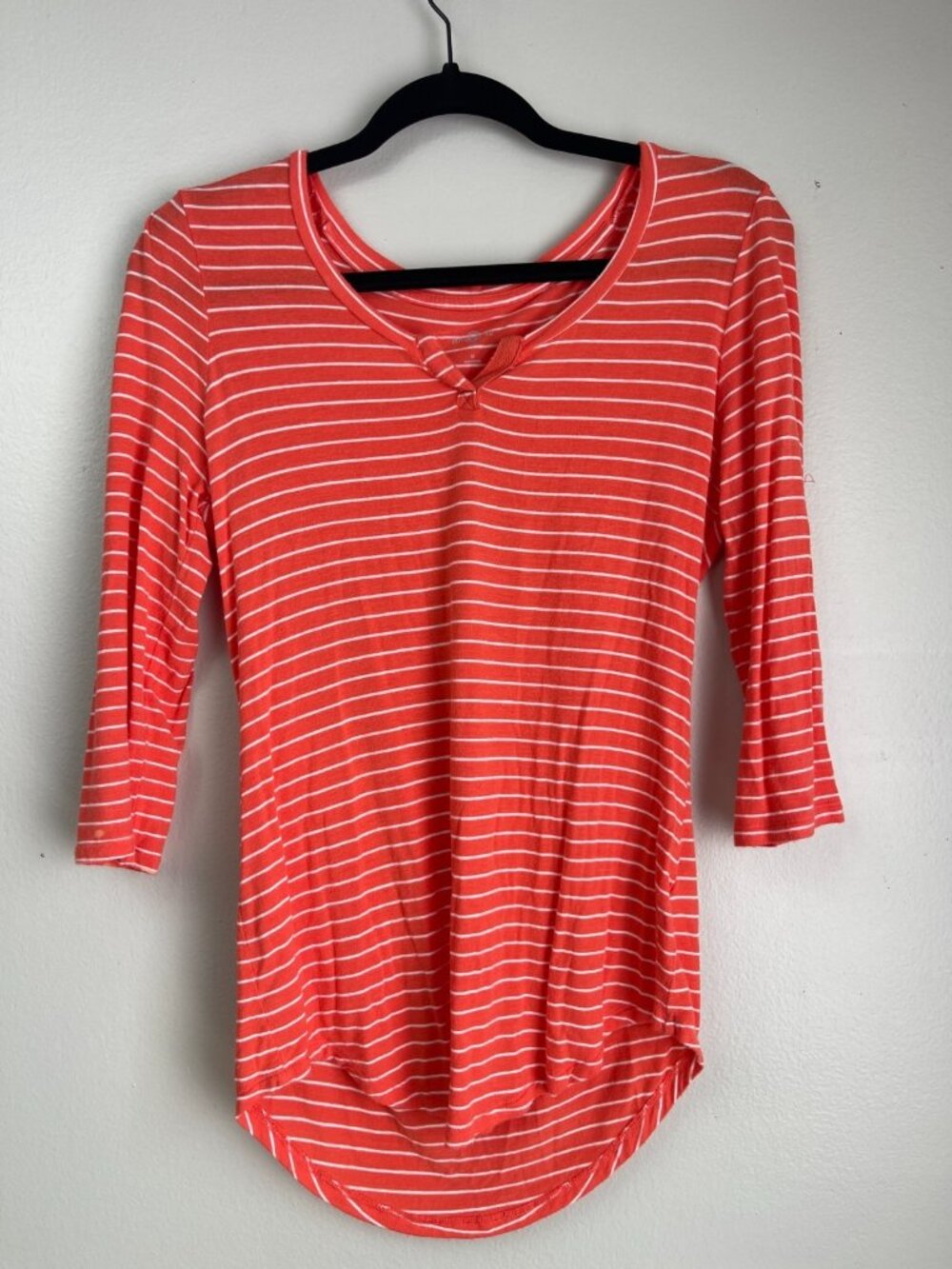 SO Soft by Sonoma Womens Medium Coral Stripe 3/4 Sleeve Knot Neck Tunic Top